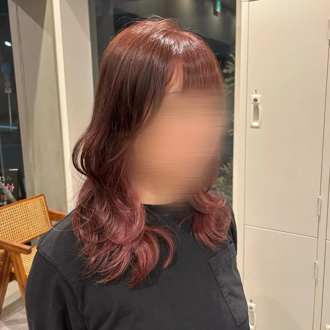 ロング ピンクブラウン AILERON 神村のヘアスタイル