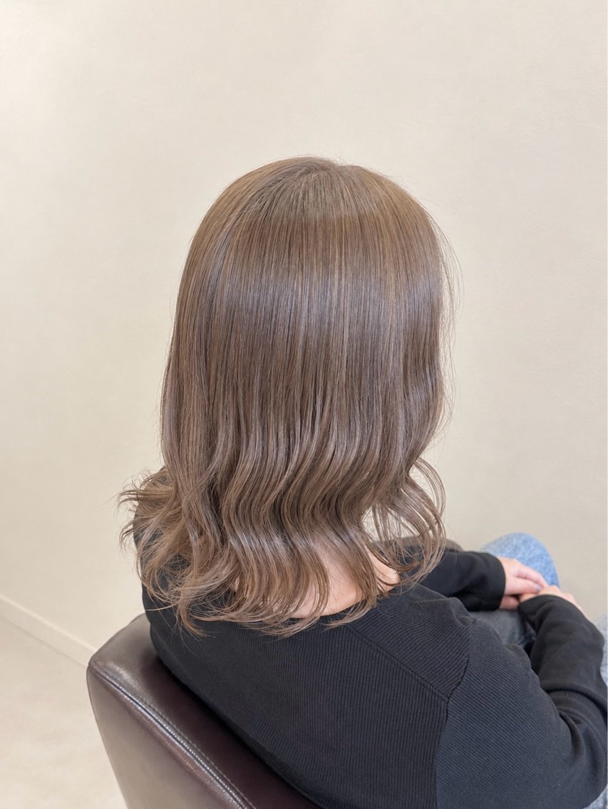 ミディアム カラー ベージュカラー 透明感カラー グレージュ ヘアカラー 林 すずかのヘアスタイル