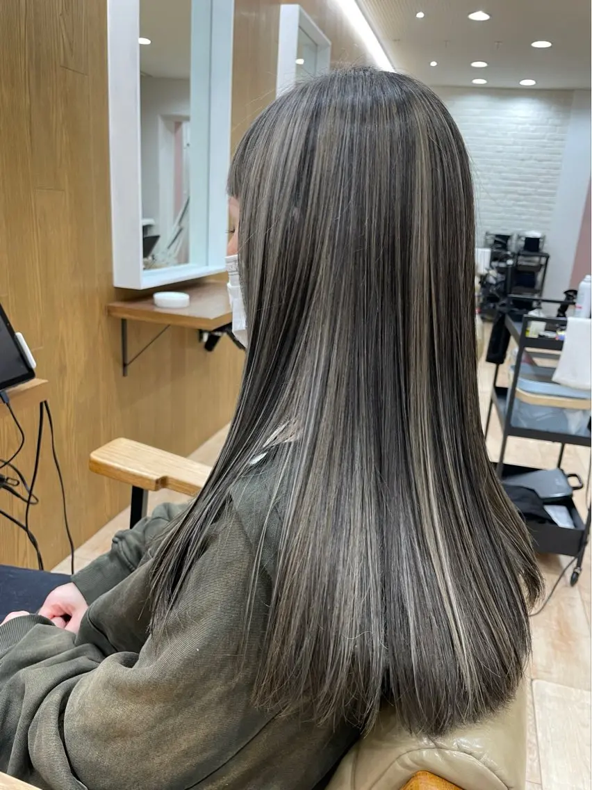 カット+コントラストハイライト+ベースカラー+オンカラーの写真