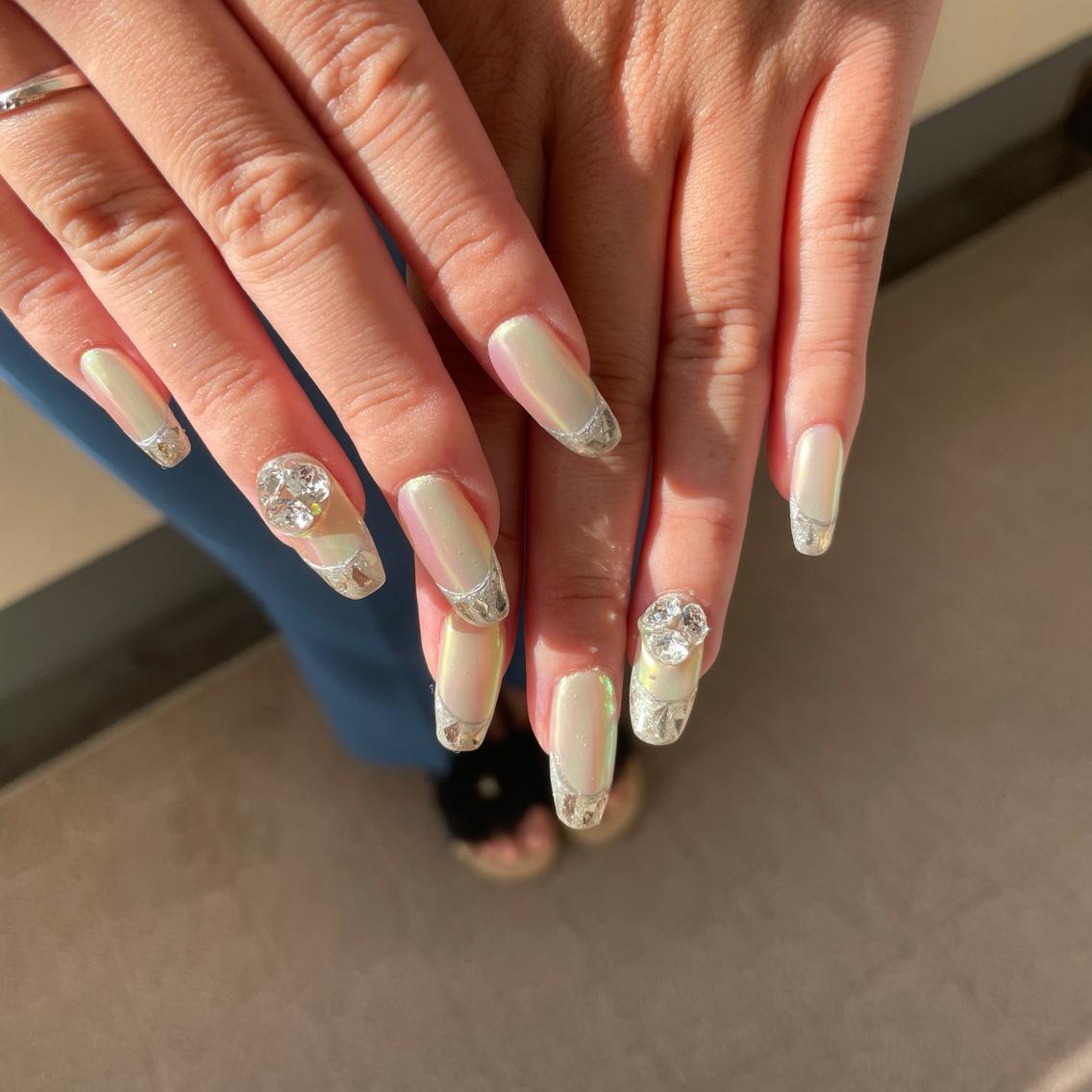 ネイル フレンチネイル ガラスフレンチ ストーンネイル ハンドネイル Nail Salon Aleumのネイルデザイン