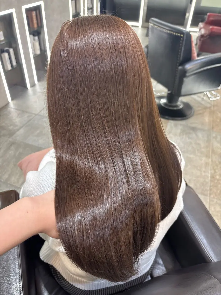 ロング アッシュ アッシュブラウン 髪質改善 トリートメント カット ヘアカラー ユナ ナチュラル／透明感のヘアスタイル