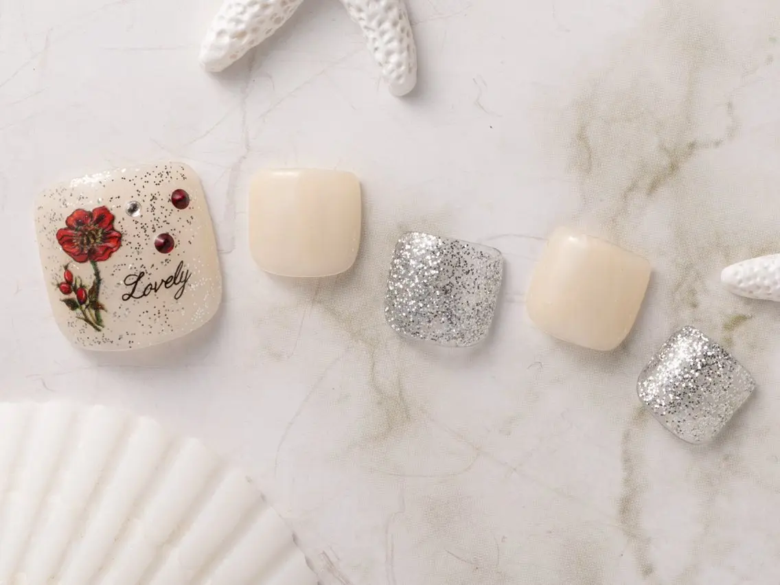 ネイル シンプルネイル フットネイル NailSalon MAHINAのネイルデザイン