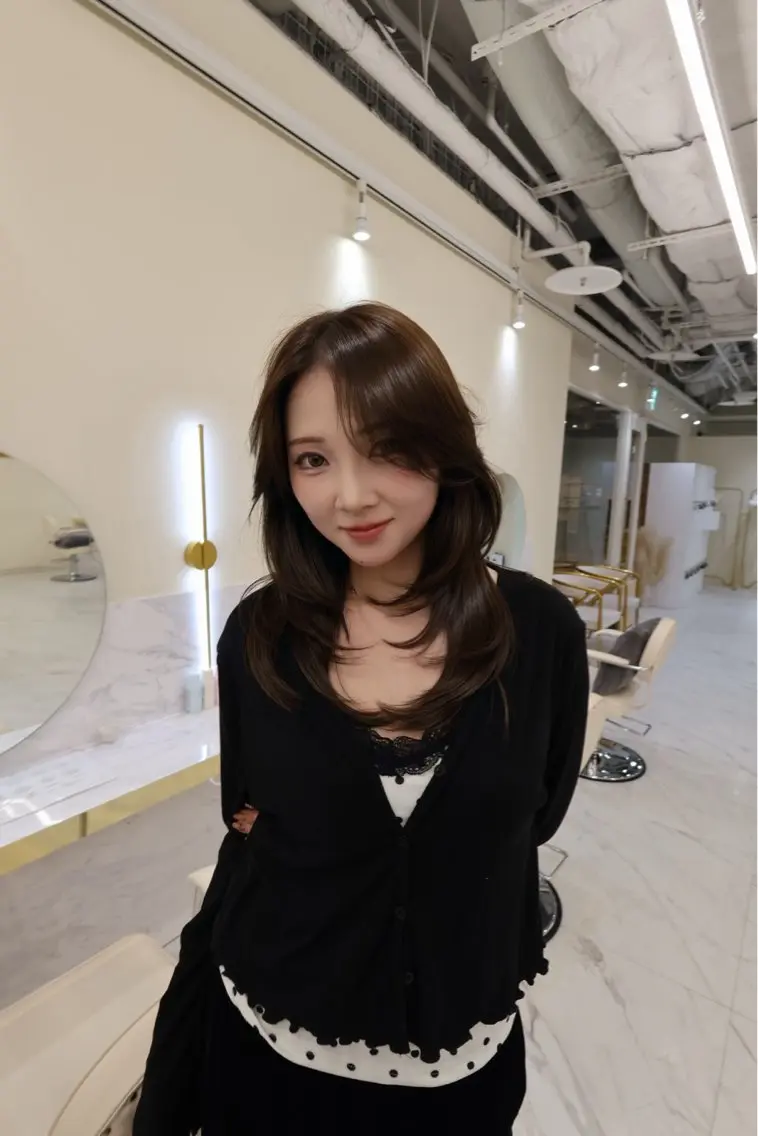 セミロング カラー ヘアアレンジ ブラウンカラー 透明感カラー オリーブブラウン レイヤーカット 似合わせカット カット ヘアカラー トリートメント 髪質改善×レイヤー 🫧松野力也のヘアスタイル