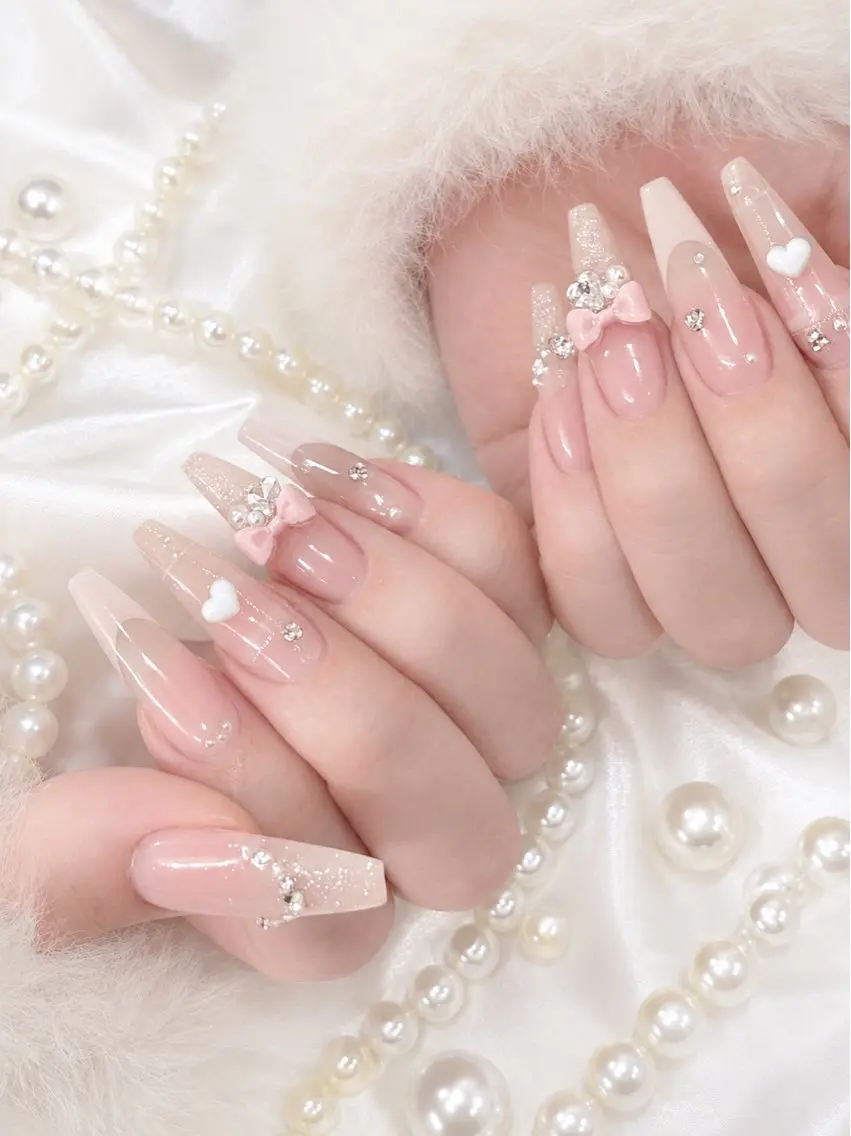 ネイル アートネイル オーロラネイル ボルドー チークネイル フレンチネイル ハンドネイル Sakura Nail Salonのネイルデザイン