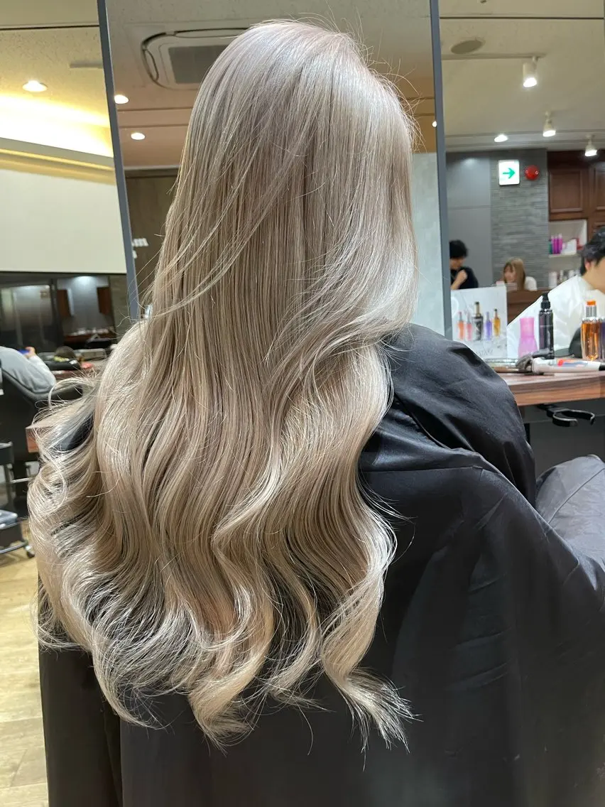 ロング カラー シールエクステ バレイヤージュ ベージュカラー ブリーチ ケアブリーチ ヘアカラー トリートメント 大阪梅田/レイヤー/ ハイトーン/yuuのヘアスタイル