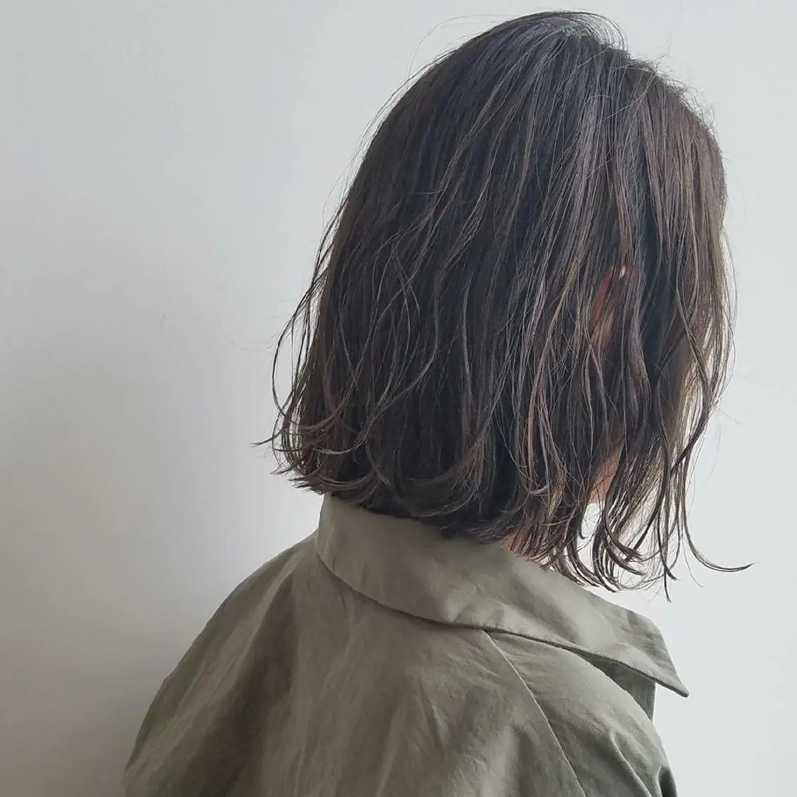ミディアム カラー ネイル ヘアアレンジ マツエク・マツパ パーマ ダークグレー ハイライトカラー ボブ ハイライト iplus　眉毛と まつげパーマ専門店のマツエク・マツパデザイン