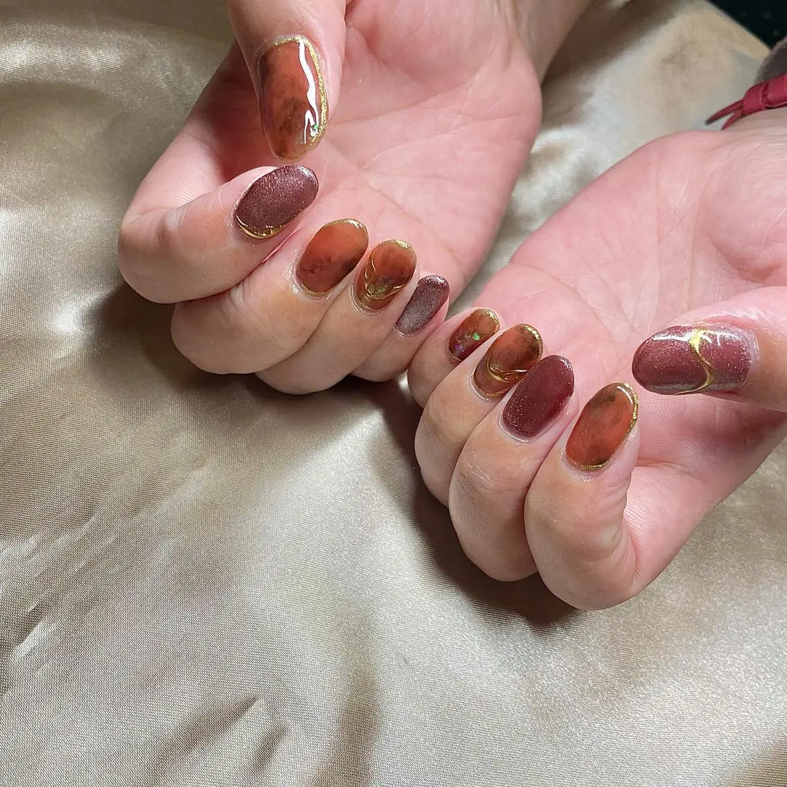 ミディアム カラー パーマ ヘアアレンジ メンズ キッズ ネイル マツエク・マツパ べっ甲ネイル el. by Aoのネイルデザイン