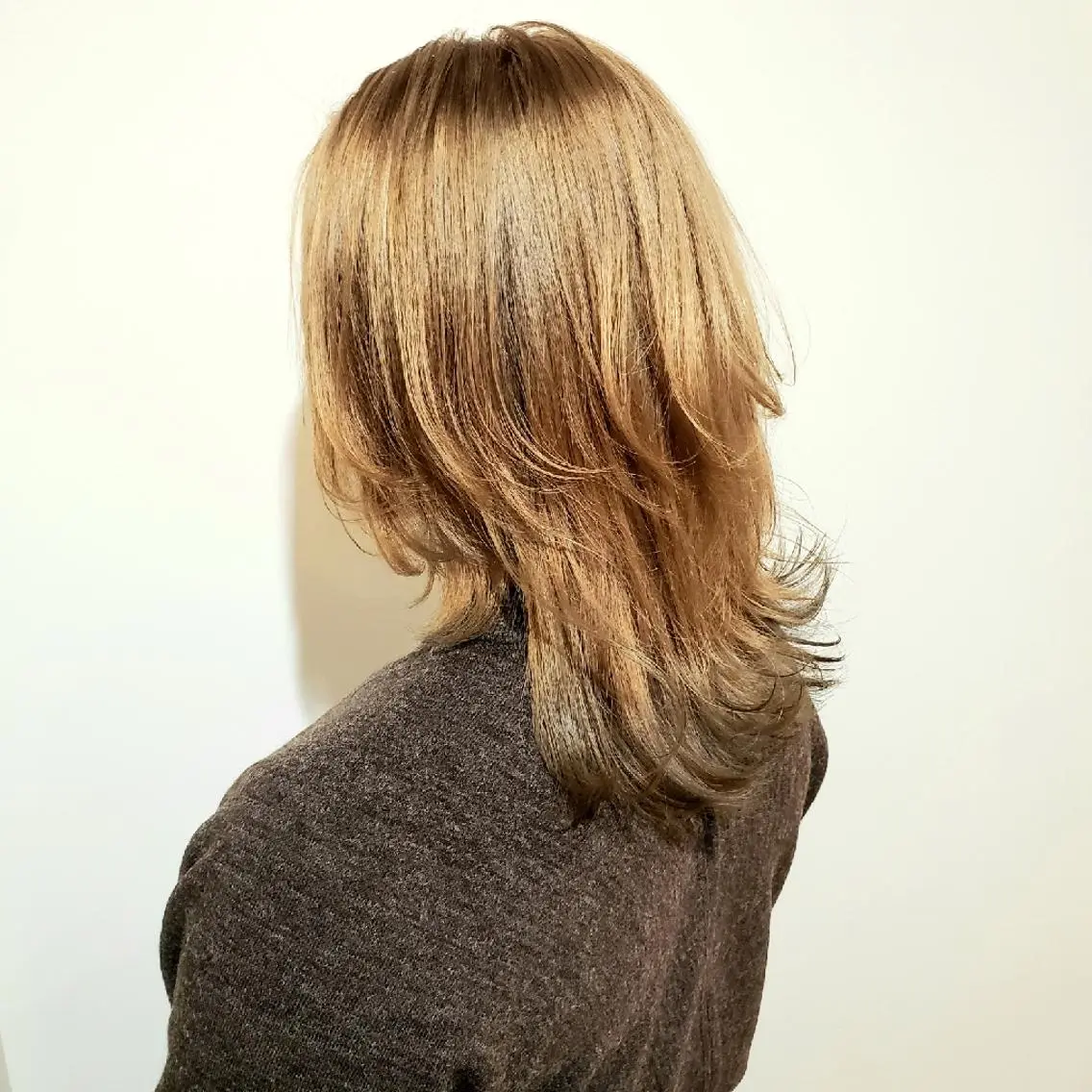 セミロング カット ヘアカラー トリートメント 🇰🇷透明感×ハイ トーン🌟tomoのヘアスタイル