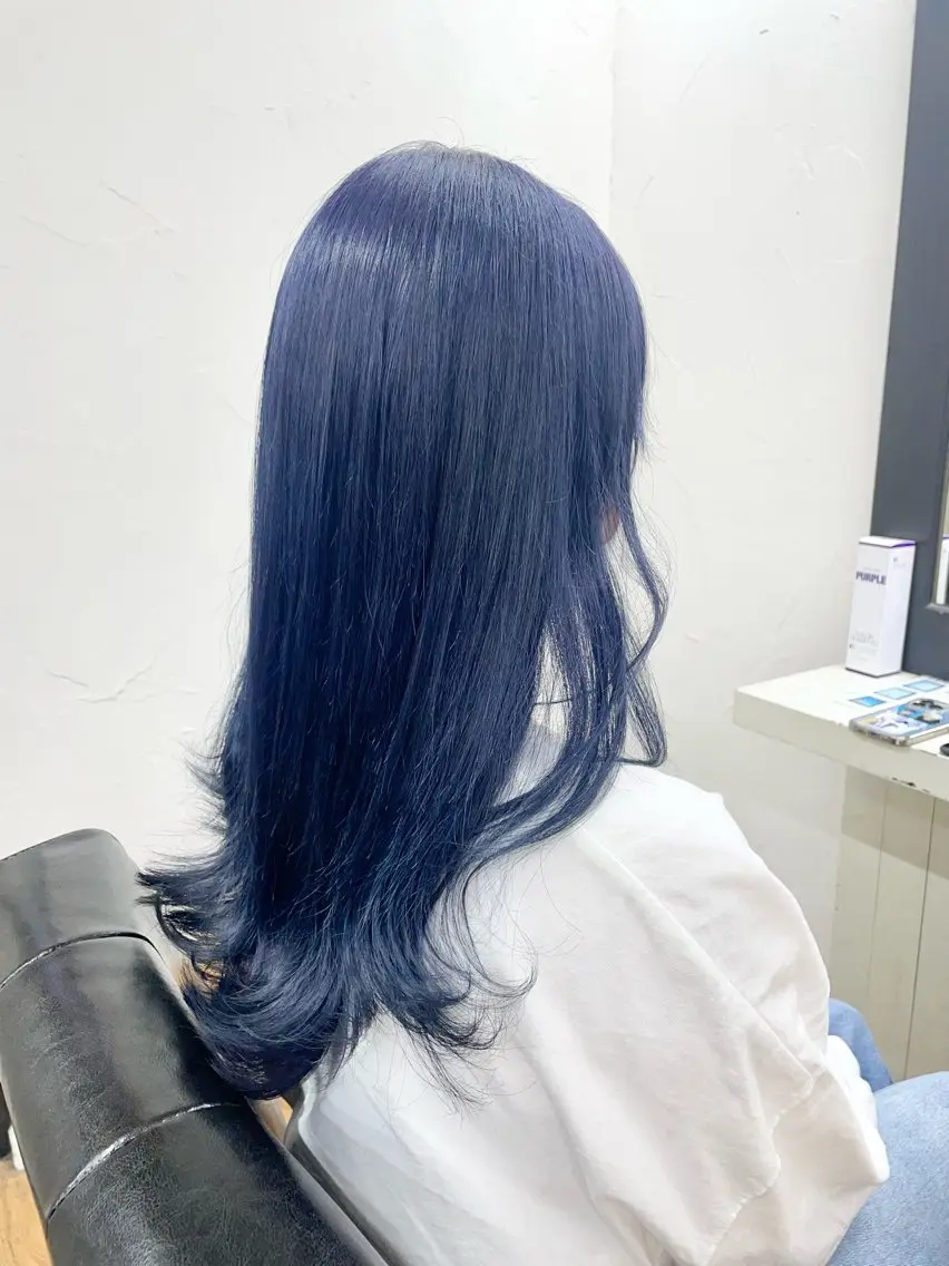 ロング カラー ブリーチ ブルーカラー 青木 優歩のヘアスタイル