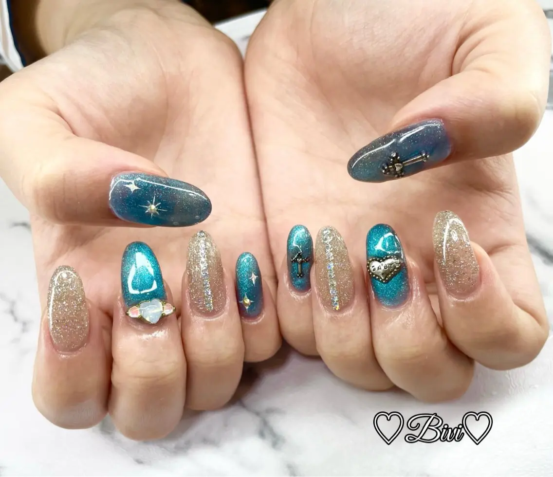 ネイル アートネイル フラッシュネイル ラメ(グリッター) マグネットネイル シルバー ハンドネイル ハンドケア ♡Bivi♡自爪に 優しいネイルサロンのネイルデザイン