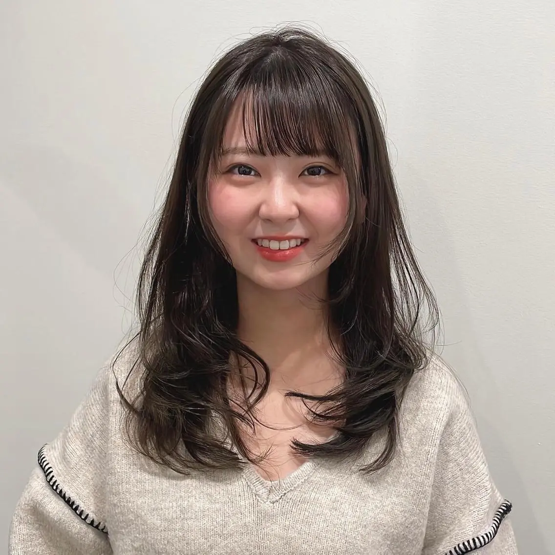 セミロング カット ヘアカラー トリートメント 🌹ハッシュカット、 レイヤー韓国ヘア🌹のヘアスタイル