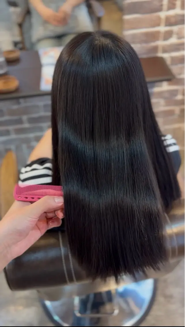 セミロング 縮毛矯正 カット 縮毛矯正 トリートメント レイヤーカット/暖色 系/徳田真緒のヘアスタイル