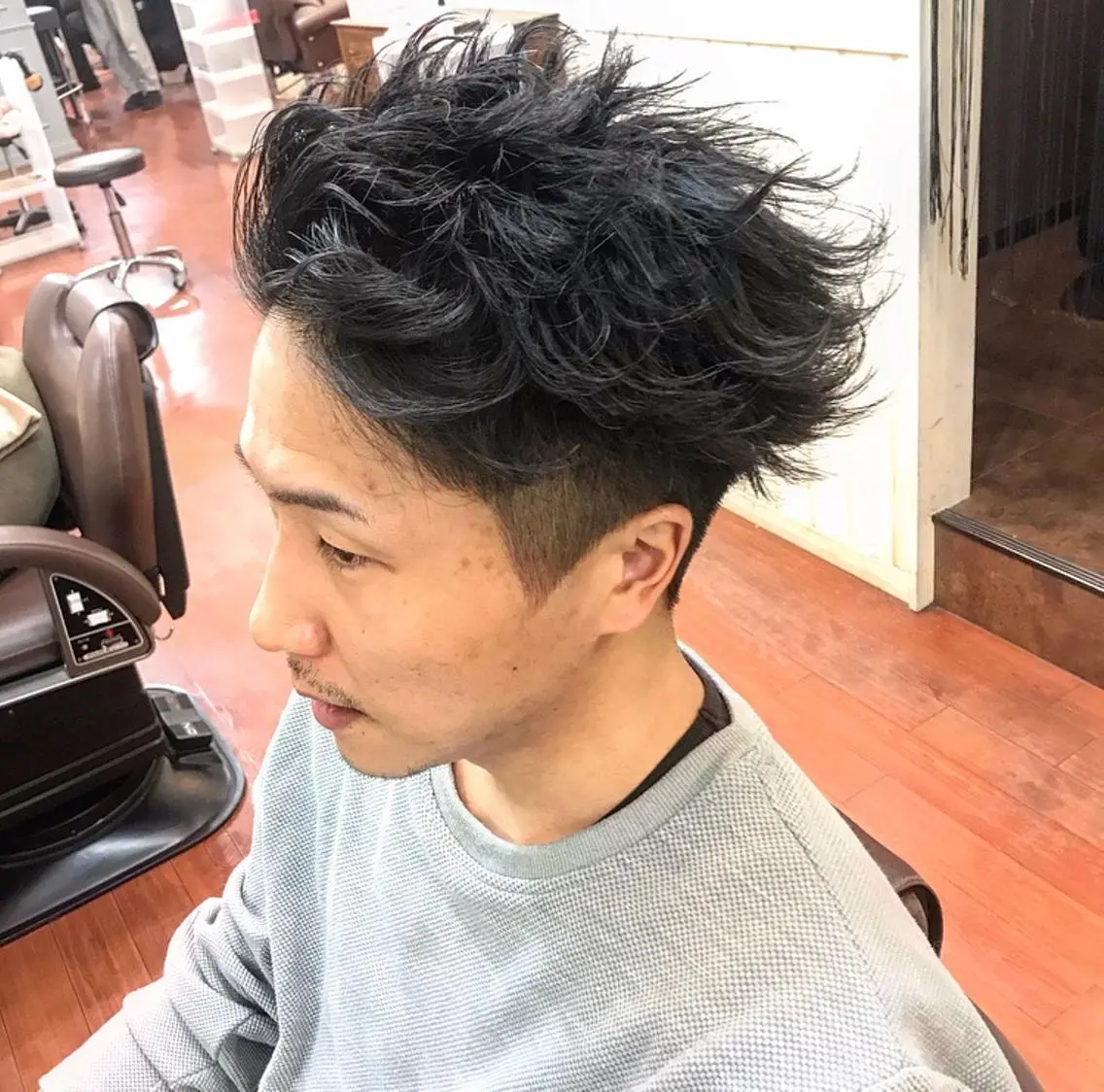 パーマ メンズ 刈り上げ ヨシダ トオルのヘアスタイル