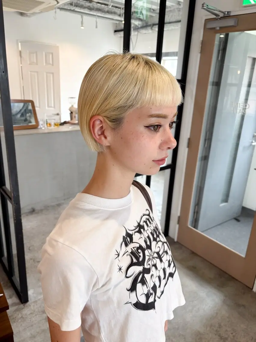 ショート カラー ブリーチ ブロンド ホワイトブロンド ボブ カット ヘアカラー Takuma Suzuki中目黒のヘアスタイル