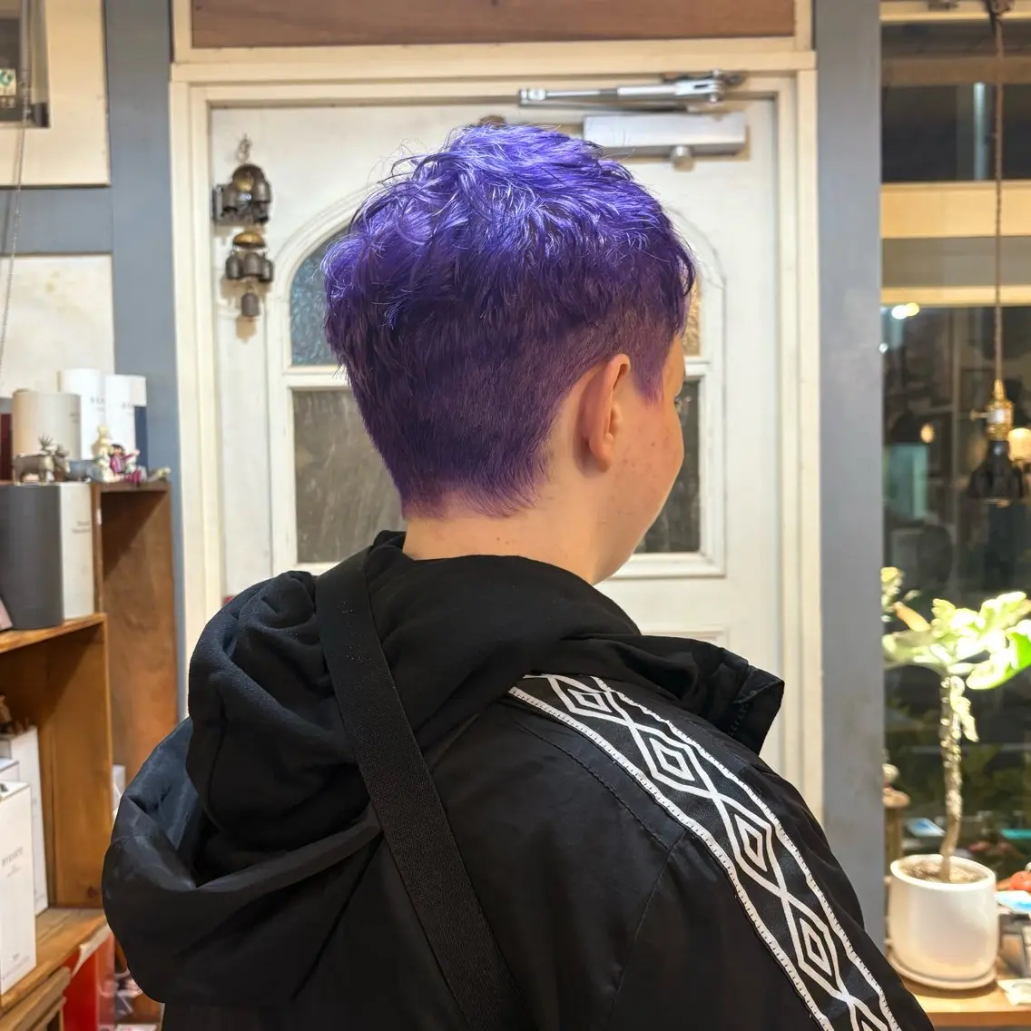 ショート カラー ブリーチ パープルカラー カット ヘアカラー トリートメント 飯田 実歩(じっぽ)のヘアスタイル