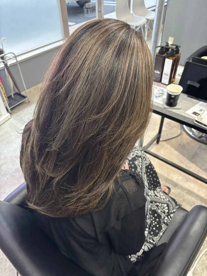 ミディアム カット ヘアカラー ✂︎GLITTER ✂︎Yuu✂︎のヘアスタイル