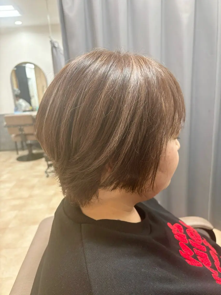 ショート カラー ベージュカラー ハイライトカラー ハイライト ショートヘア カット ヘアカラー トリートメント 竹内滉太 当日予約⭕️のヘアスタイル