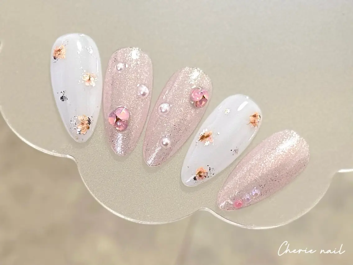 ネイル フラワーネイル ジェルネイル ラメ(グリッター) ピンク 春ネイル Cherienail yunaのネイルデザイン