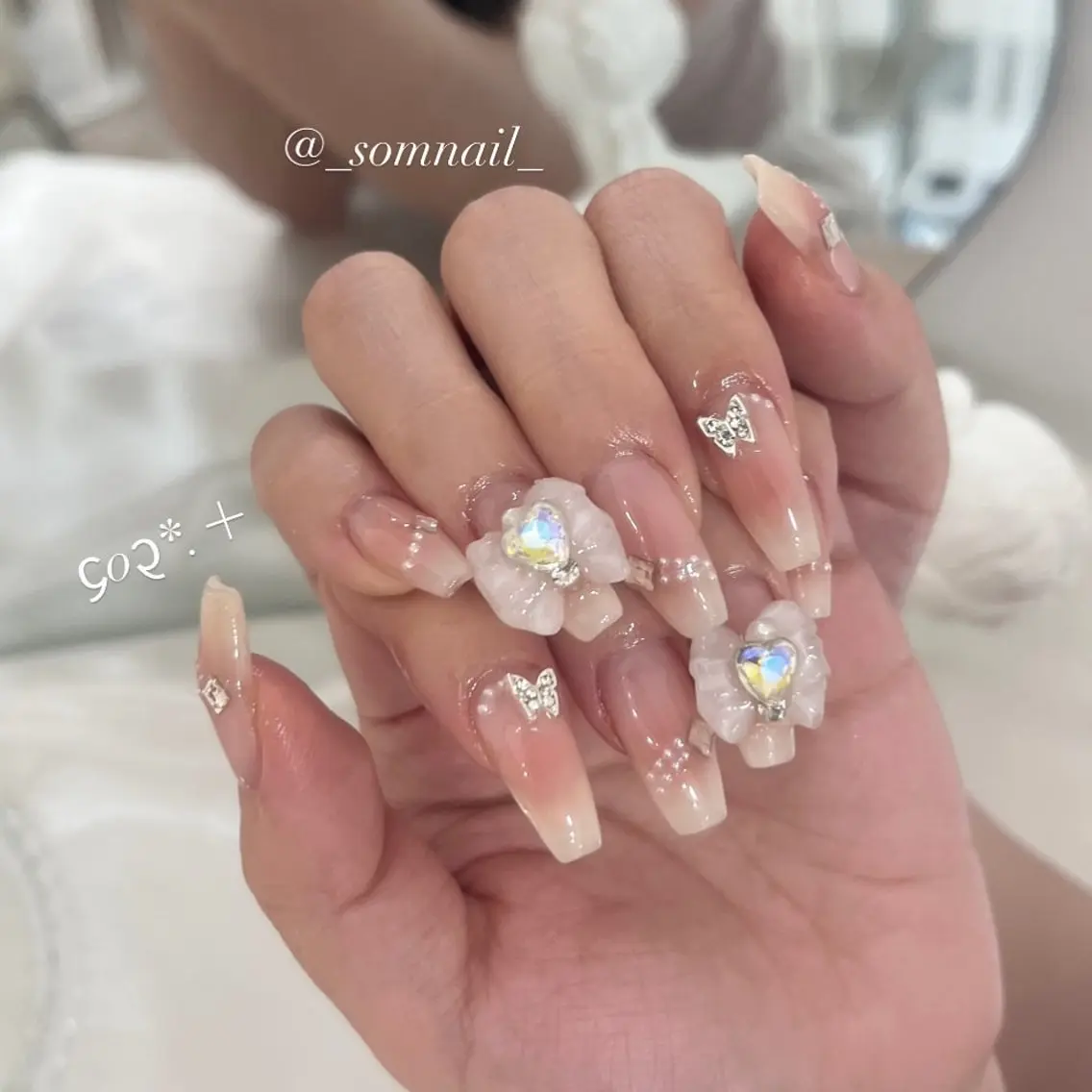 ネイル チークネイル ジェルネイル キラキラネイル 韓国ネイル リボン SOM NAILのネイルデザイン