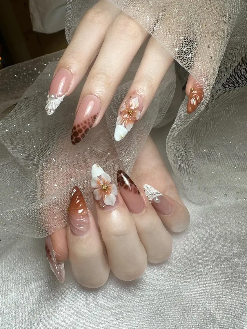 ネイル アートネイル ジェルネイル 韓国ネイル ニュアンスネイル ワンカラーネイル ハンドネイル Queen Nail Salonのネイルデザイン