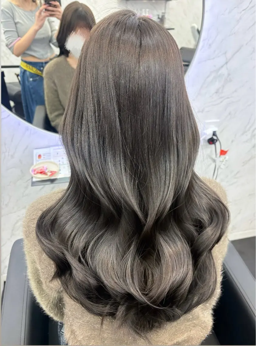 ロング カラー グレージュ オリーブグレージュ オリーブグレー カット ヘアカラー トリートメント 韓国ヘア🎀 /♡𝓝𝓸𝓪♡のヘアスタイル