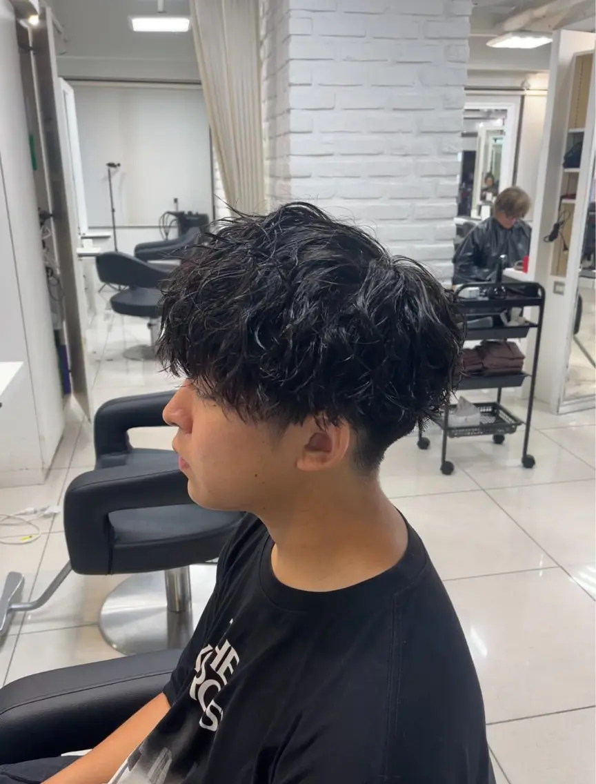 ショート カラー パーマ メンズ カット パーマ トリートメント 【シャドウパーマ センターパート】義心のヘアスタイル