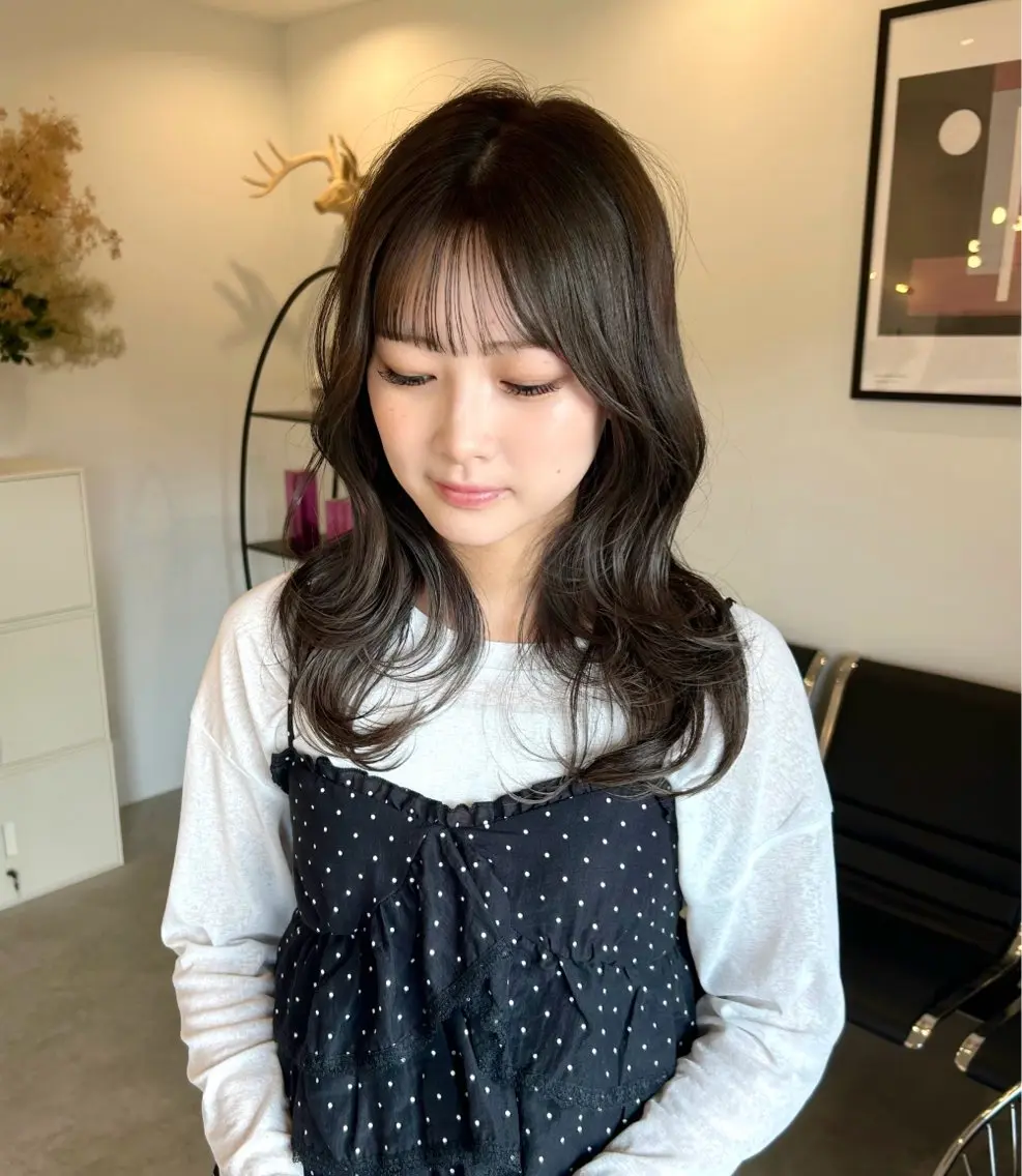 セミロング レイヤーカット 鳥居 愛子のヘアスタイル