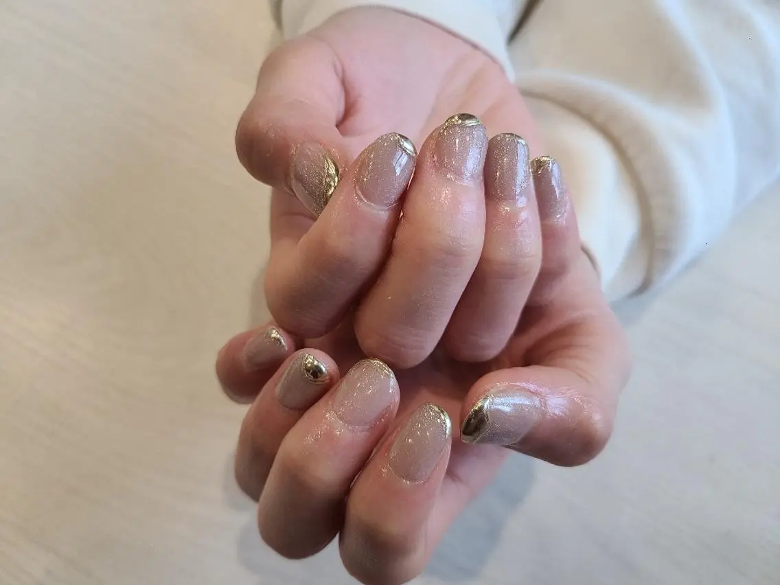 ネイル マグネットネイル ミラーネイル ハンドネイル 関口 友菜のヘアスタイル