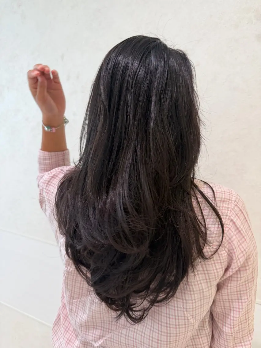 ロング ロングレイヤー レイヤーカット ロング カット ヘアカラー トリートメント 木曜日空きあり🩷 layer🎀透明感のヘアスタイル