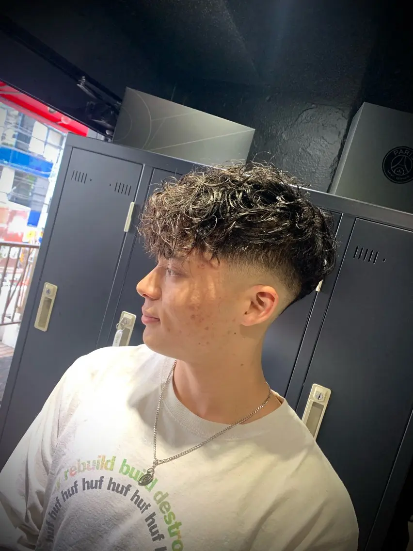 ショート メンズ フェードカット スキンフェード スペインカール メンズパーマ/難波/ 心斎橋　室園亮佑のヘアスタイル