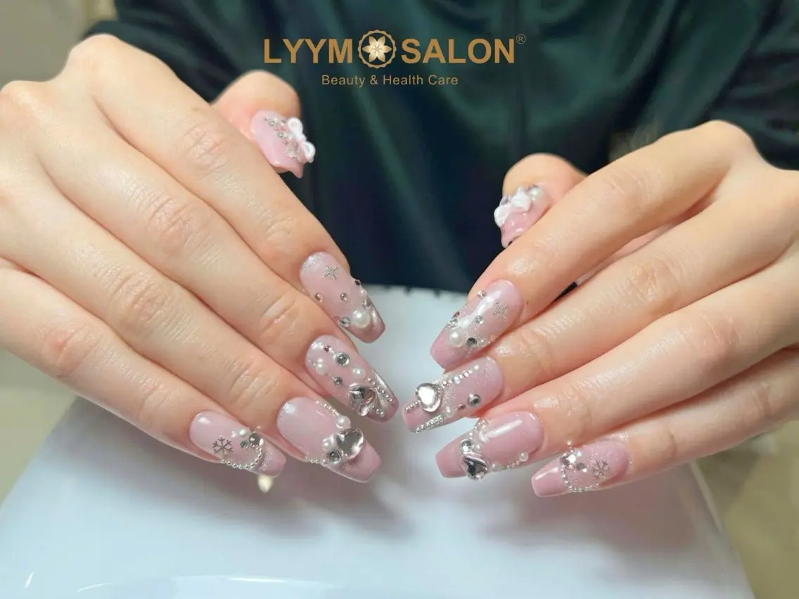 ネイル 長さ出し 韓国ネイル ラメ(グリッター) ロングネイル ピンク ハンドネイル LYYM Salonのネイルデザイン