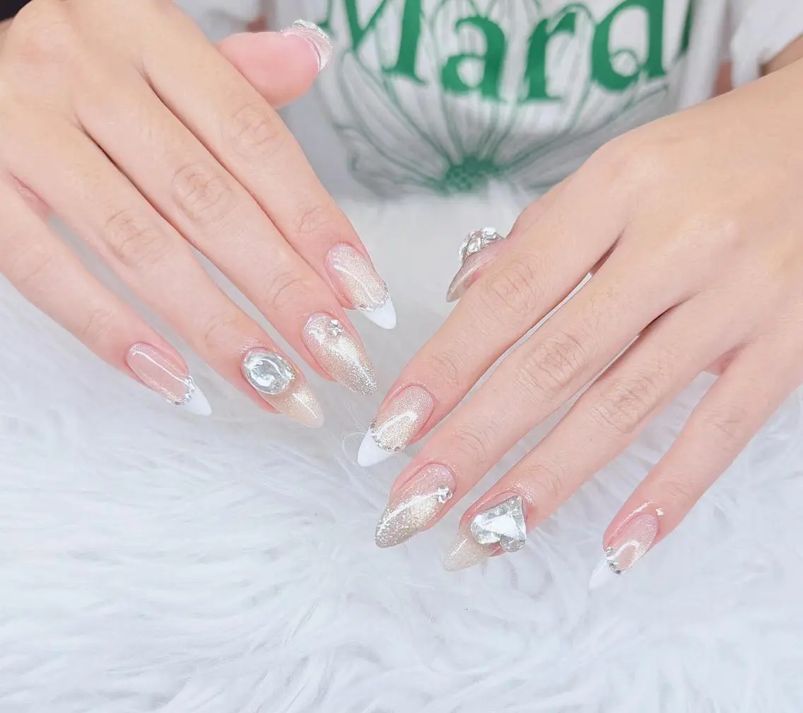 ネイル アニマル柄 フラワーネイル フレンチネイル 韓国ネイル ロングネイル Melia Nail Nambaのネイルデザイン