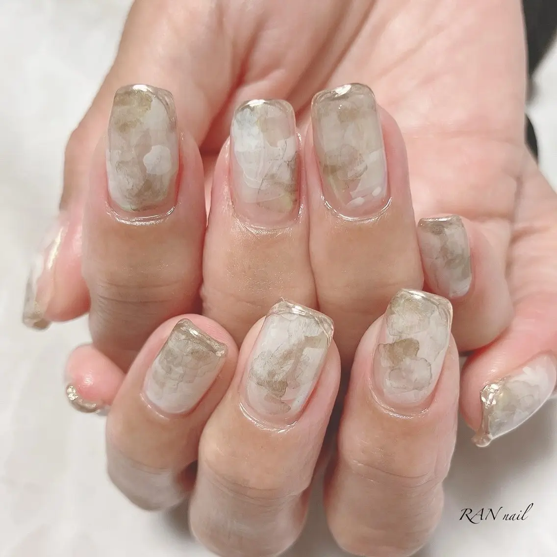 ネイル アートネイル ゴールド ニュアンスネイル ホワイト ハンドネイル フットネイル RAN nailのネイルデザイン