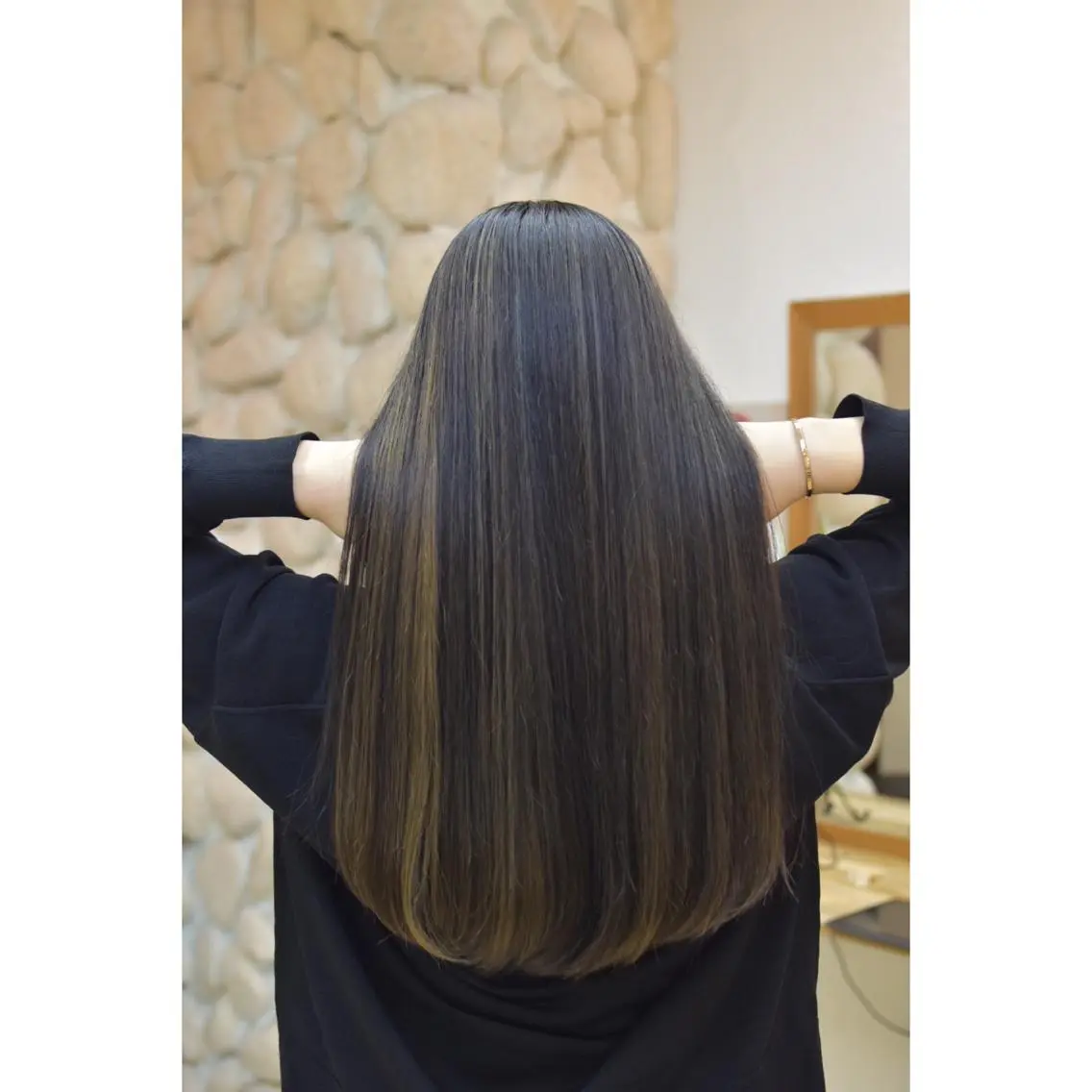 ロング カラー バレイヤージュ レイヤーカット 岩下 葉平(店長)のヘアスタイル