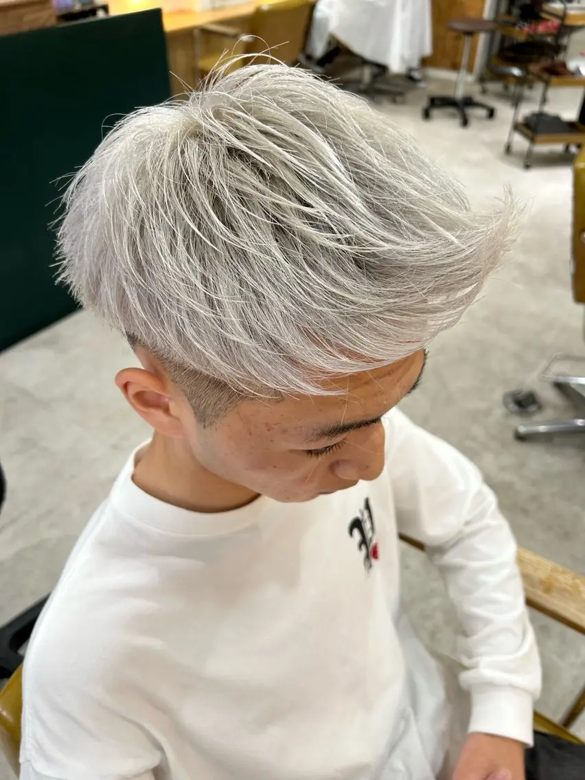 メンズハイトーンカラー＋カットの写真