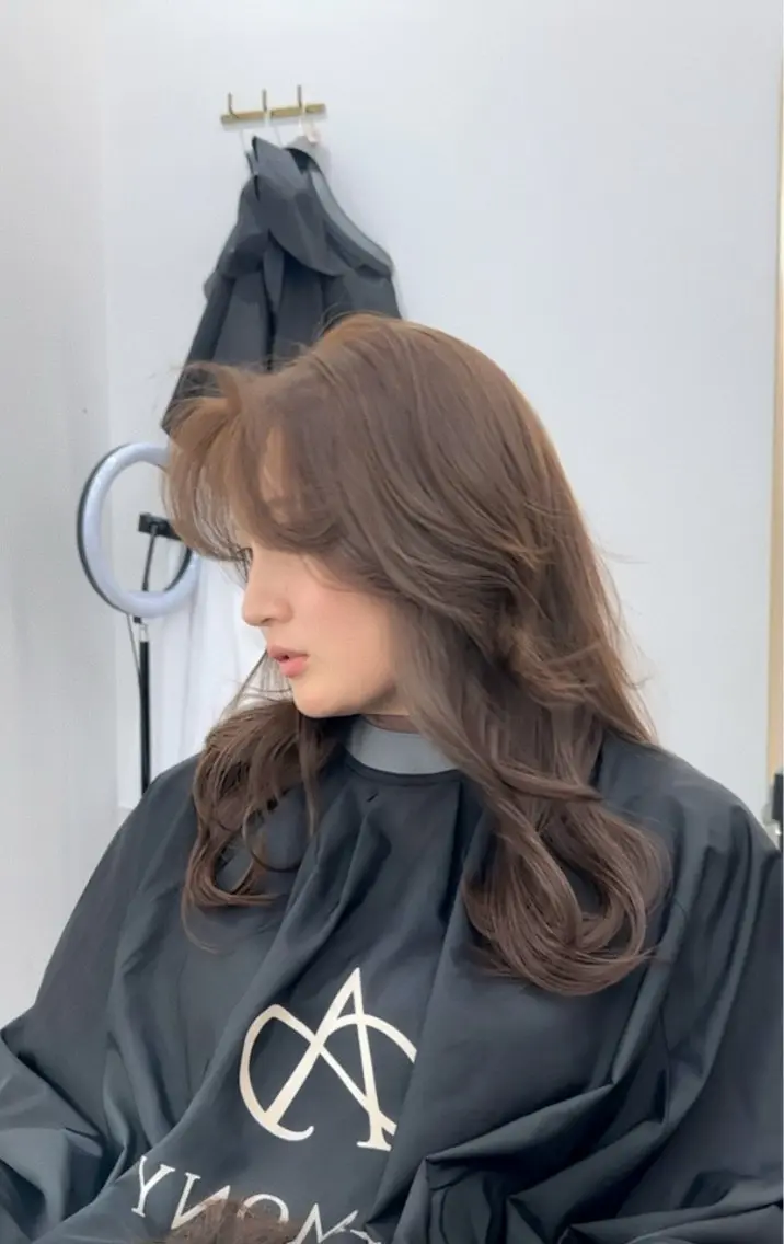 ロング ケアカラー 髪質改善 韓国風ヘア レイヤーカット 似合わせカット ヘアカラー トリートメント ヘアセット 韓国風レイヤーカラー ライムのヘアスタイル