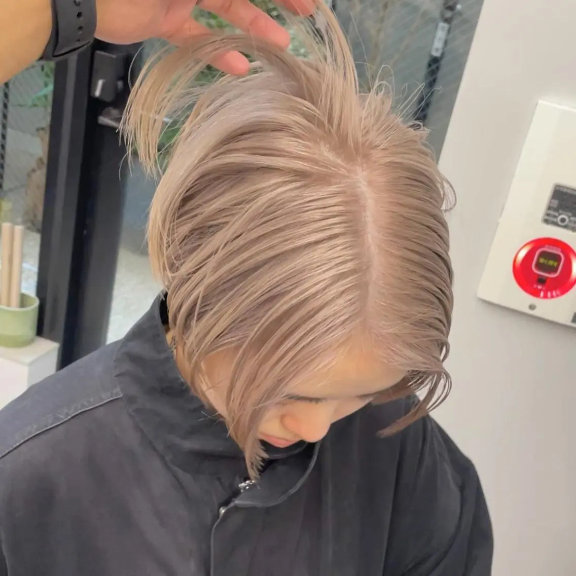 カラー ショート ベージュカラー ホワイトベージュ ヘアカラー トリートメント ケアブリーチ/ レイヤー/vardyのヘアスタイル