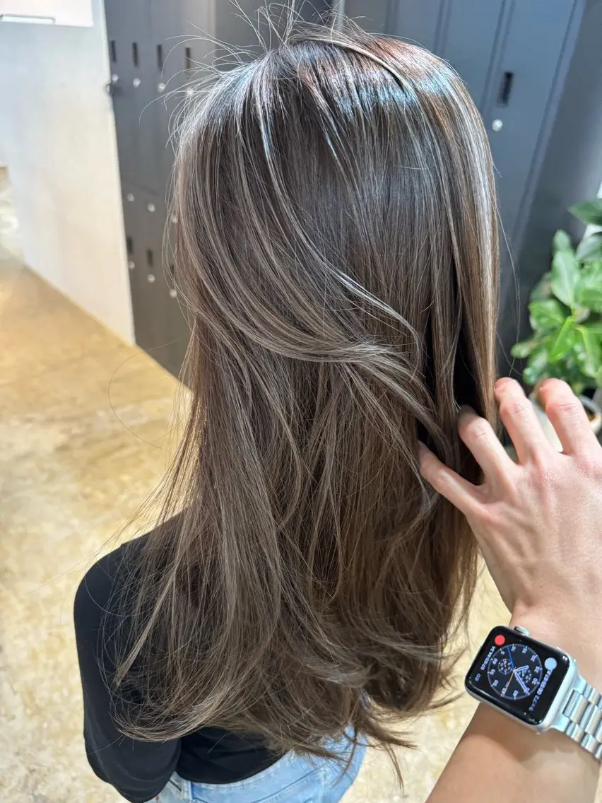 ロング ハイライト ヘアカラー Merly Osakaのヘアスタイル