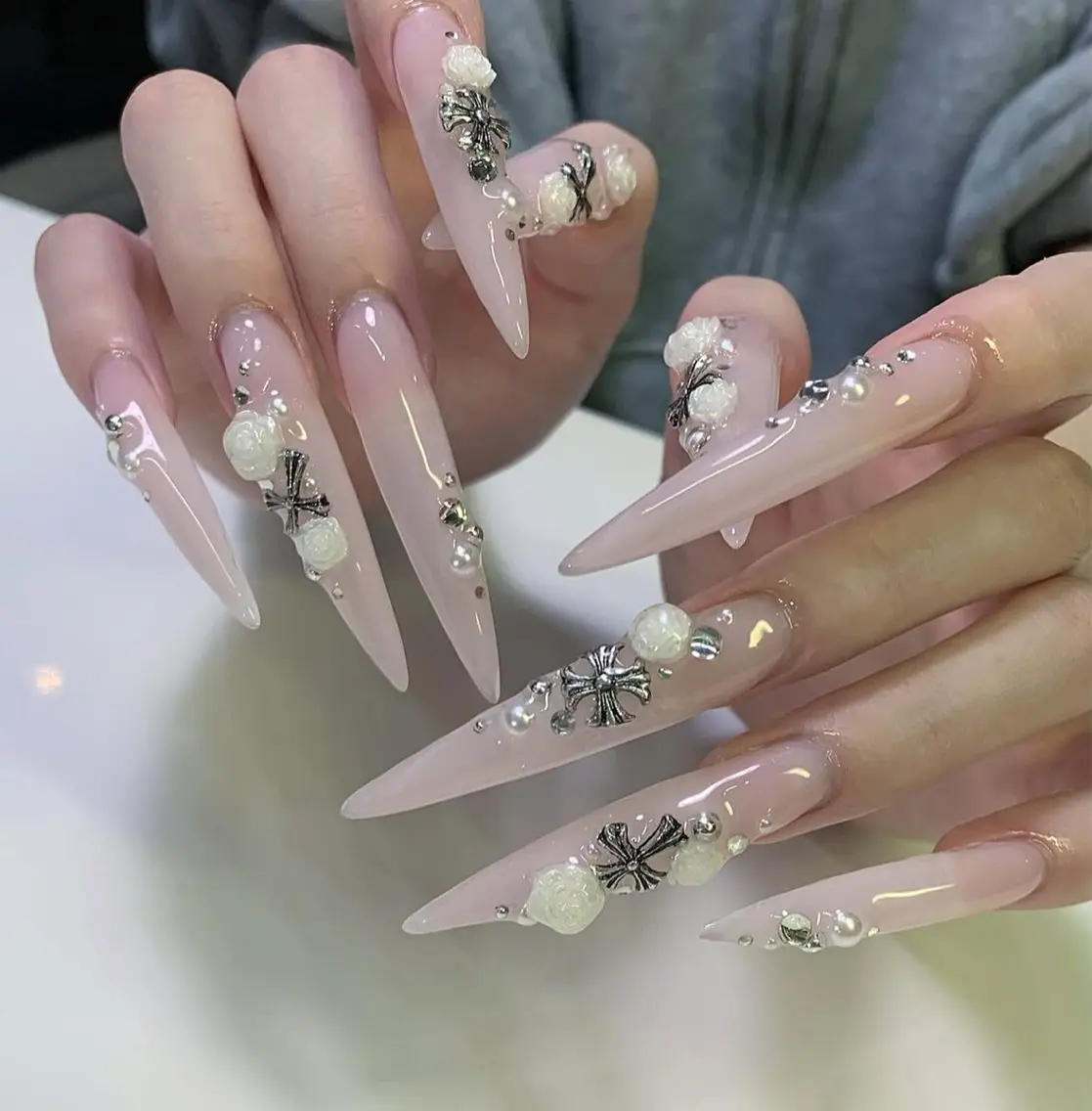 ネイル フレンチネイル ジェルネイル ガラスフレンチ ハロウィン ハート H.baby Nail Salonのネイルデザイン
