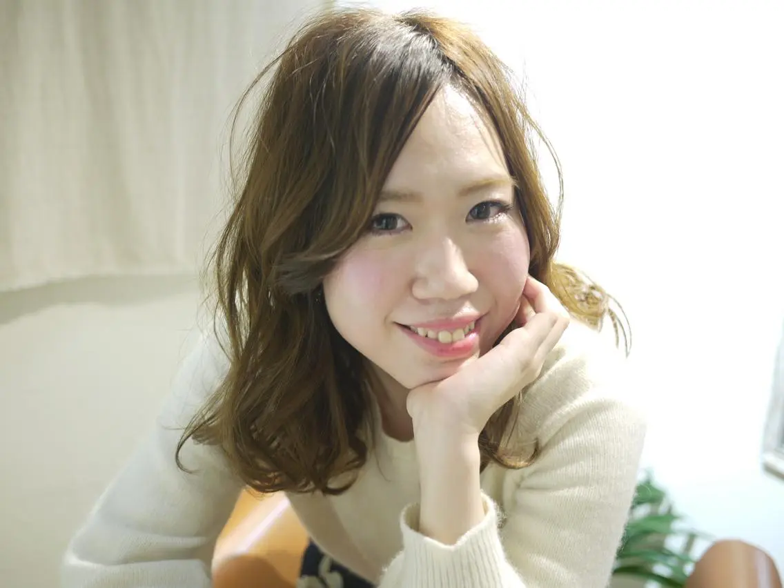 ミディアム カット ヘアカラー 高橋 葵のヘアスタイル