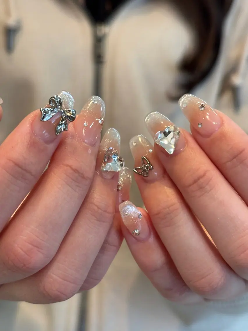 ネイル チークネイル キラキラネイル charme nailのネイルデザイン
