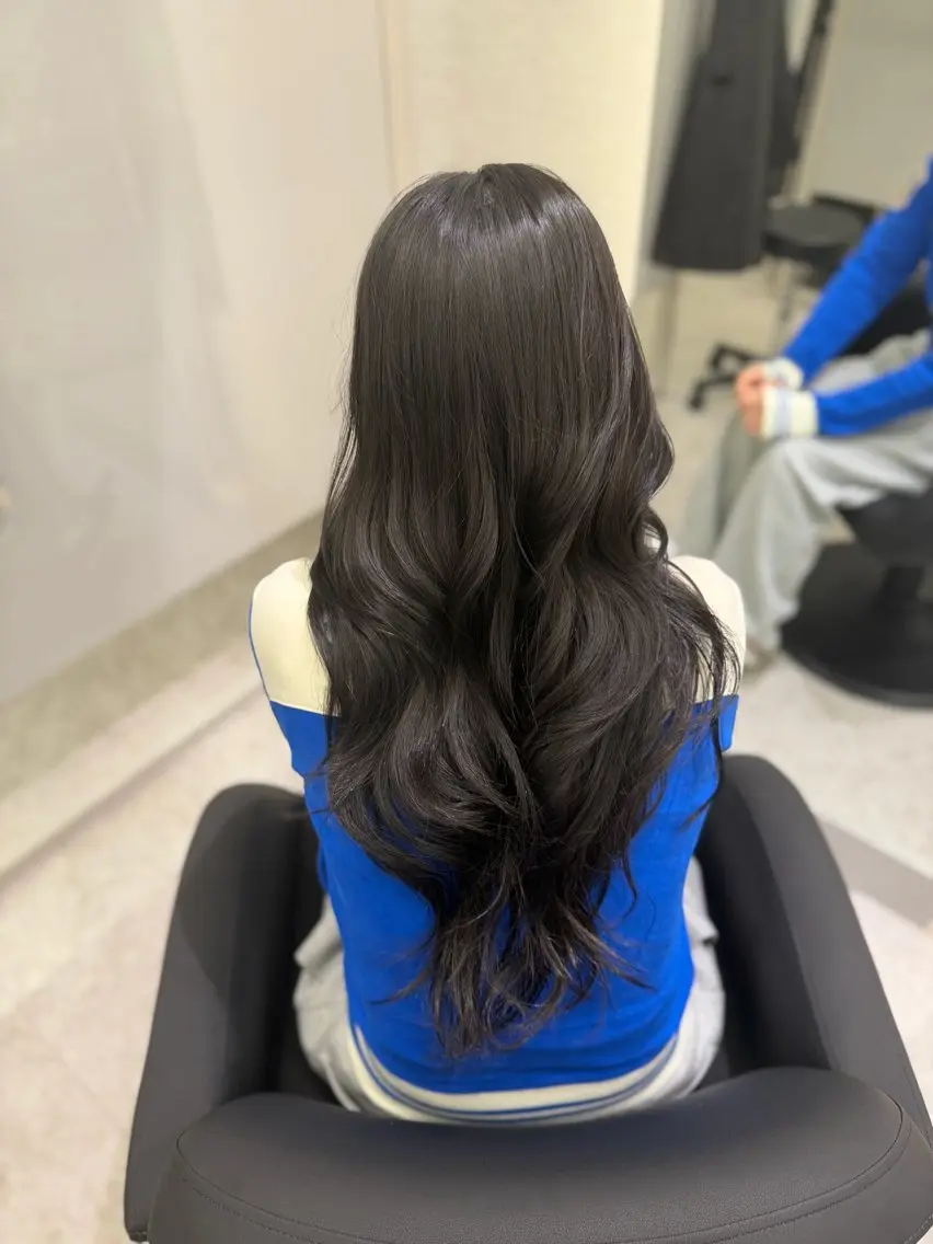 ロング カラー カット ヘアカラー 平田 七海のヘアスタイル