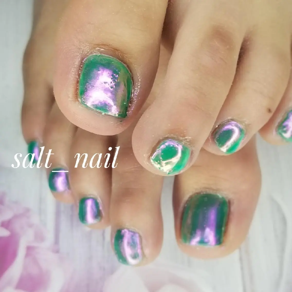 ネイル オーロラネイル グリーン ワンカラーネイル ピンク 個人サロン saltnailのネイルデザイン