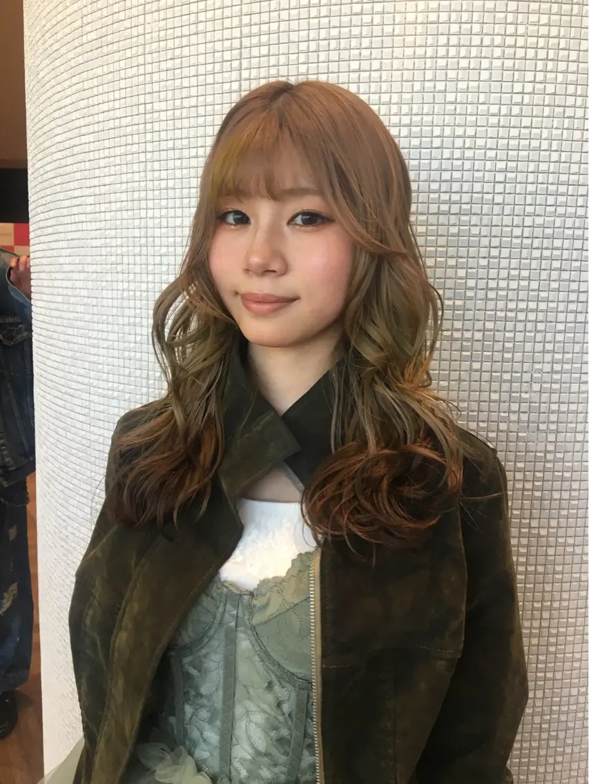 セミロング ヘアカラー kurune chikaのヘアスタイル