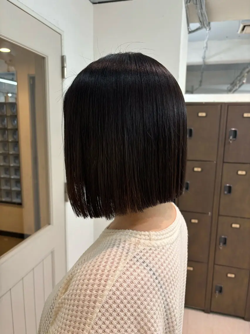 ショート カラー アッシュ イルミナカラー ネイビーカラー ボブ 室谷 ゆりあのヘアスタイル