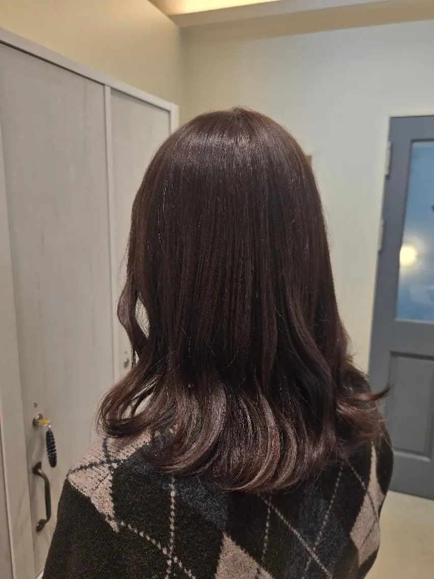 ミディアム ピンクブラウン カット ヘアカラー トリートメント 小峯 瑞貴のヘアスタイル