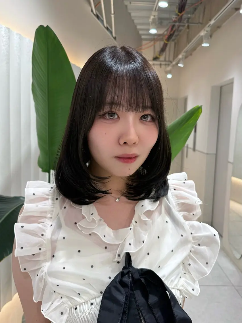 ミディアム カラー ミディアムレイヤー レイヤーカット カット ヘアカラー トリートメント ラベンダー💜オリー ブ💚暗髪🖤のヘアスタイル