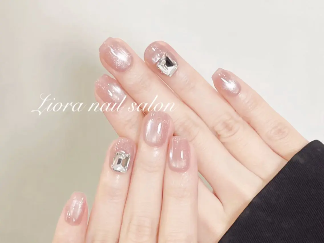 ネイル フレンチネイル ジェルネイル ガーリー グラデーション キラキラネイル ハンドネイル JUN Lioraネイルのネイルデザイン