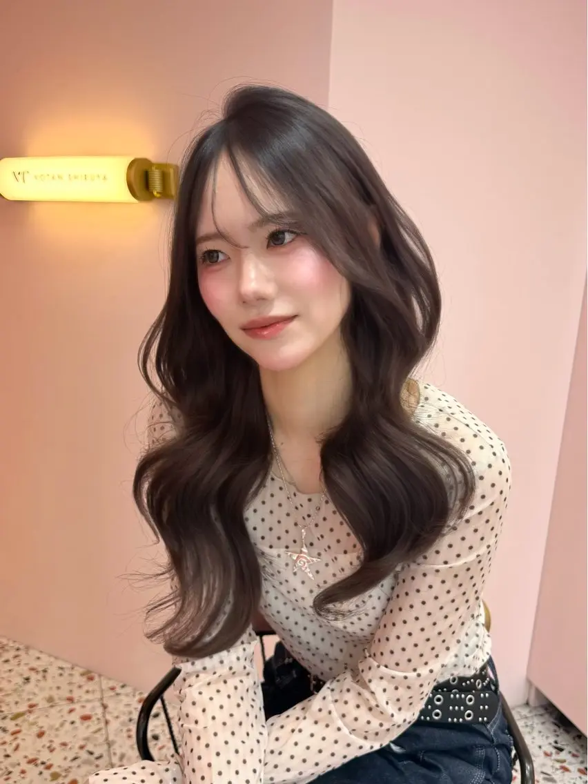 セミロング カラー ベージュカラー ブリーチ ブラウンカラー チョコレートブラウン 透明感カラー カット ヘアカラー トリートメント 渋谷/韓国ヘア/ 顔まわり♡Ayakaのヘアスタイル
