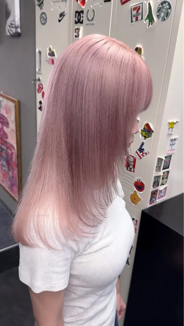 セミロング カラー ヘアアレンジ ヘアカラー ホワイトカラー/ ピンクベージュにったのヘアスタイル